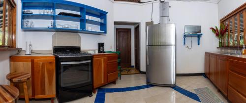 virtuve, Casa Cedro - Portasol Vacation Rentals in Portalona