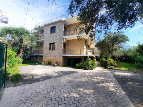MARIA APARTMENTS 4