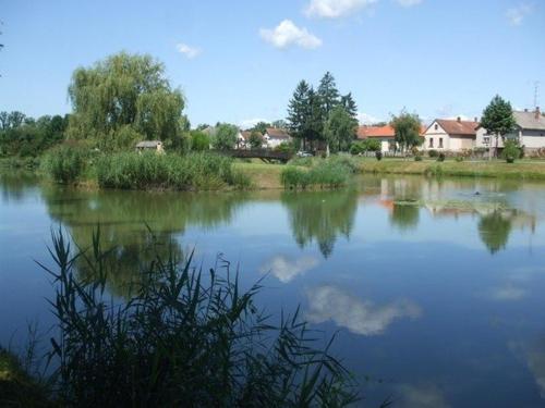 Atpūtas iespējas, Nyugalom Szigete, Kisház Kerkaszentkirály (Nyugalom Szigete, Kishaz Kerkaszentkiraly) in Kerkaszentkirály