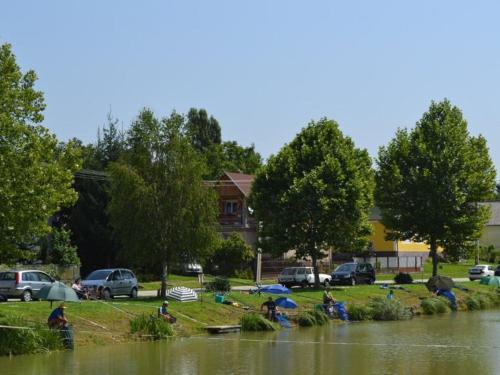 Atpūtas iespējas, Nyugalom Szigete, Kisház Kerkaszentkirály (Nyugalom Szigete, Kishaz Kerkaszentkiraly) in Kerkaszentkirály