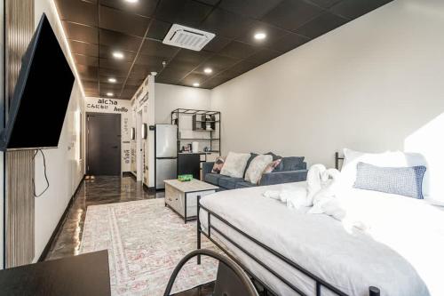 New Loft 5 min to PPG or Convention center Sleeps 4 near Pittsburgh Egyetem