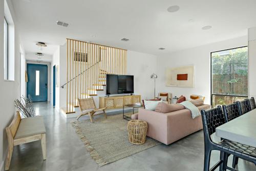 Rooftop Deck, DT City Views, Modern Eastside Oasis, Austin (foto 3)