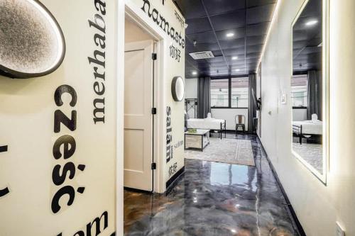 New Loft 5 min Shadyside or East Liberty Sleeps 4 near Katonák és Matrózok Emlékterem