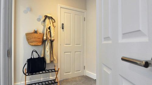 Зовнішній вигляд готелю, Trident Court Apartments in Тонтон