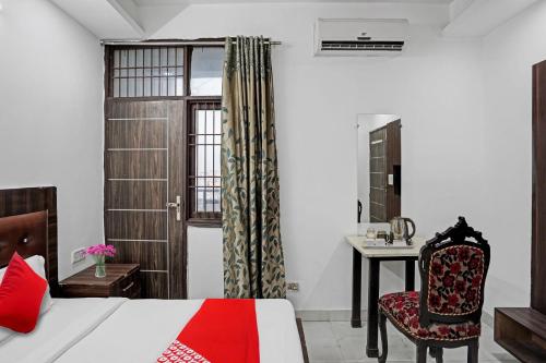 Hotel O New Signature near Iskcon Temple – Noida, DC