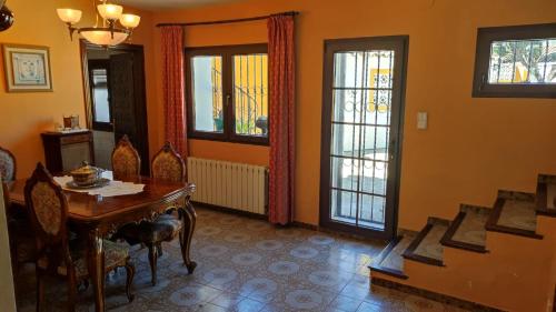 Létesítmények, Precioso chalet con gran algarrobo y piscina privada in La Xara