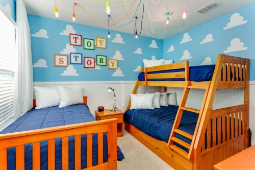 Last Minute Disney Getaway! Private Pool, Hot Tub & Games Room. Book Now! #22172 in Davenport, USA