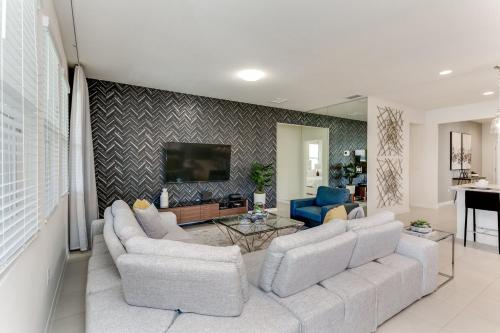 Last Minute Disney Getaway! Private Pool, Hot Tub & Games Room. Book Now! #22172 in Davenport, USA