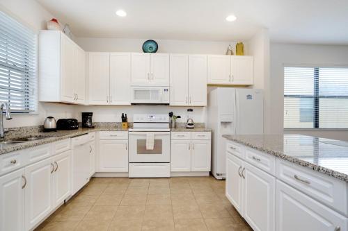 Last Minute Disney Getaway! Private Pool, Hot Tub & Games Room. Book Now! #29116 in Orlando, USA