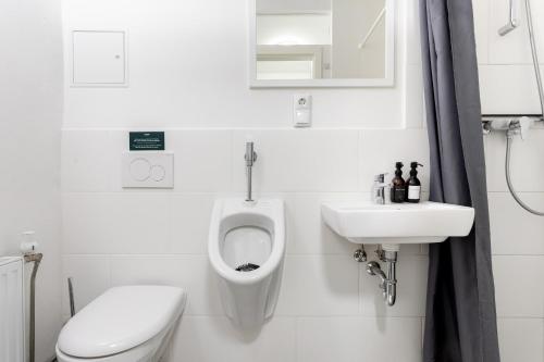 Global Living - Design Apartment I Central I Beamer I Kitchen I Terrace I Berlin, Berlin (photo 10)