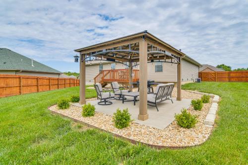 Pool Access, Grill & Gazebo: Ozark Getaway!