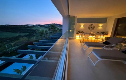 ระเบียง/ชานเรือน, Elegant 2-bedroom apartment in the prestigious Finca Cortesin resort in บวยนาส โนเชส