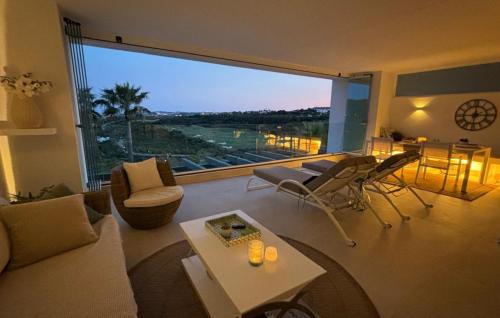 ระเบียง/ชานเรือน, Elegant 2-bedroom apartment in the prestigious Finca Cortesin resort in บวยนาส โนเชส