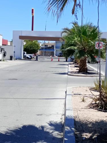 Casita con casa club in El Centenario