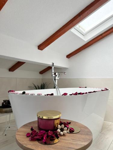 Deluxe Double Room with Balcony image 10