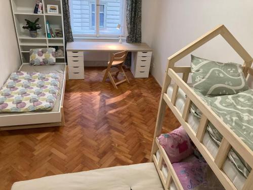 Live like a local family in Letna, Praha (fotografie 6)