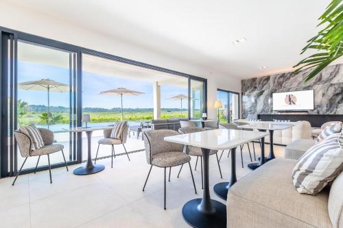 Ēdiens un dzērieni, Royal Tiki Lodges - Chambres d'hôtes avec Piscine chauffée & SPA (Royal Tiki Lodges - Chambres d'hotes avec Piscine chauffee & SPA) in Plaissan