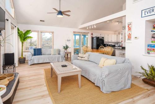 Oceanside with Pool Hot Tub and Updated Interior - image 5