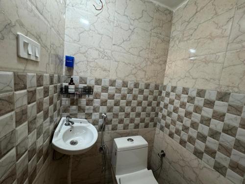 Landour Apartment Beauty and Charm Kothri- Vintage Vibes - image 4