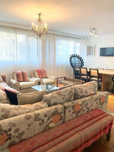 4B 2B steps away from costanera center