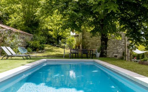 Le Domaine Sainte Raffine, piscine, charme et insolite chambre d'hôte Couloussac