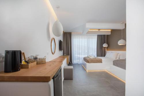 Lambis Studios & Apartments - Tap to explore photos