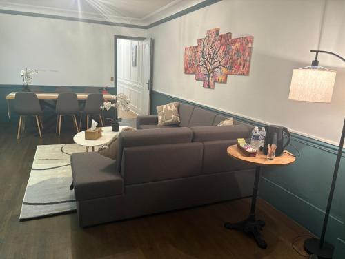 Facilities, Nouvel hotel near Dhalgren Gallery