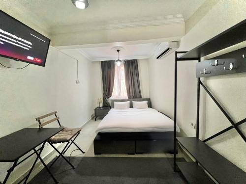 Mr Miller Suite Room Type - Queen Studio