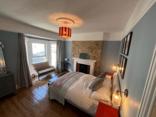 Stylish Seaside Home with Garden 2 minutes to Beach
