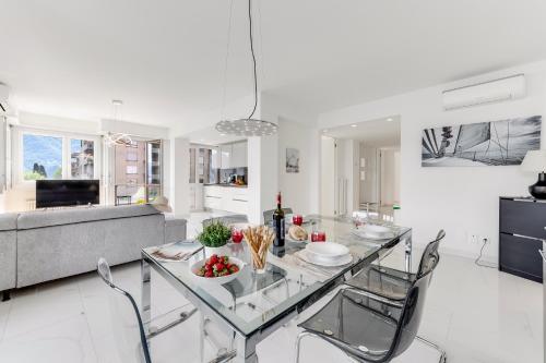 Paradiso Incanto Lake View Apartment - Happy Rentals - image 4
