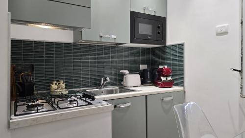 RBR Relax Boutique Rome - adiacente metropolitana per il centro di roma, Rome (photo 7)