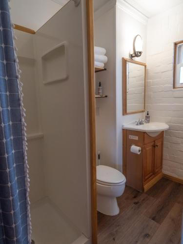 Lake Front Cabins - image 13