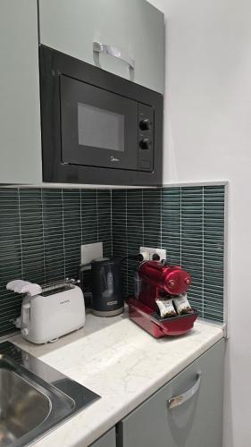 RBR Relax Boutique Rome - adiacente metropolitana per il centro di roma, Rome (photo 3)