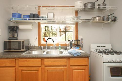 Baby Bear - A delightful studio style property in the perfect central location! in Big Bear Lake, USA
