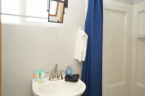 Baby Bear - A delightful studio style property in the perfect central location! in Big Bear Lake, USA