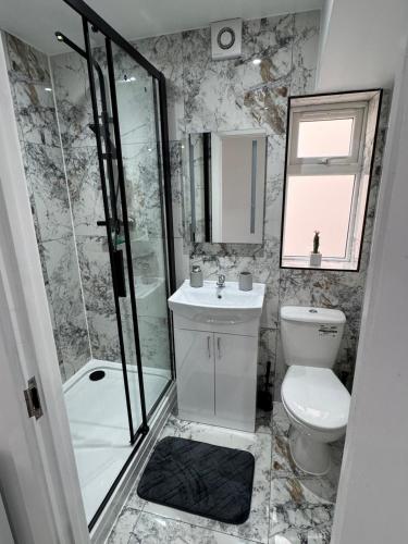 Modern Apartment Near Birmingham, Birmingham (photo 9)