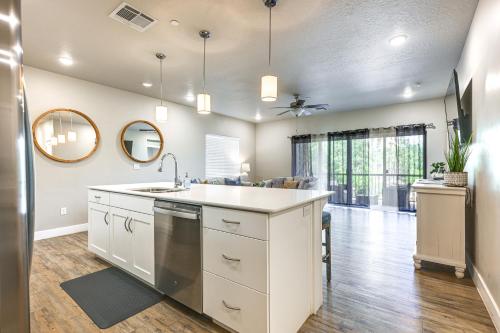 Resort Pool and Hot Tub Modern Condo in St George! in 聖喬治國家公園