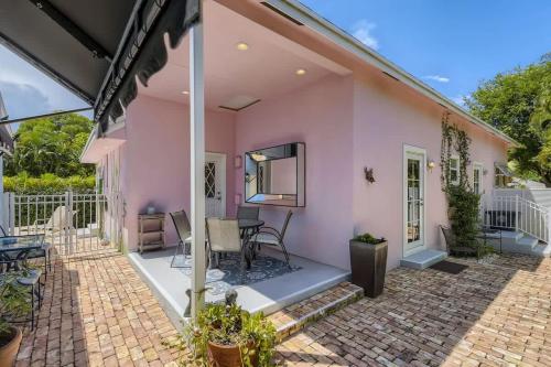 Nini's Cottage 4bd-3ba - Private Pool - Parking - image 3