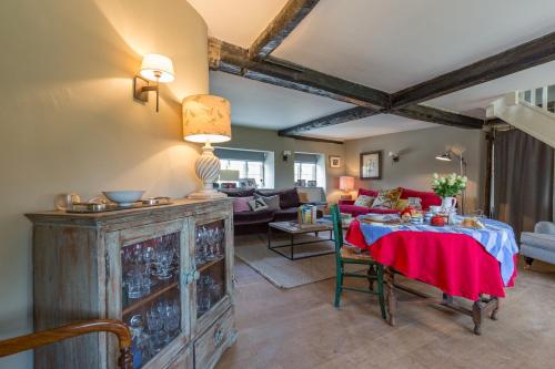 Instalaciones, Church End Cottage in Kenilworth