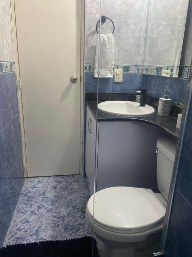 Apartamento renovado parque La Floresta reserva minimo de 21 dias - image 2