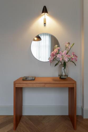 Deluxe Queen Suite image 7