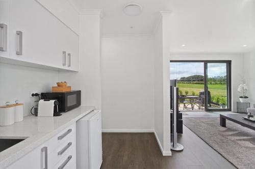 Luxury B&B Steps Away From Most Wedding Venues of Kumeu! in Kumeu