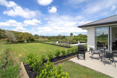 Luxury B&B Steps Away From Most Wedding Venues of Kumeu! in Kumeu