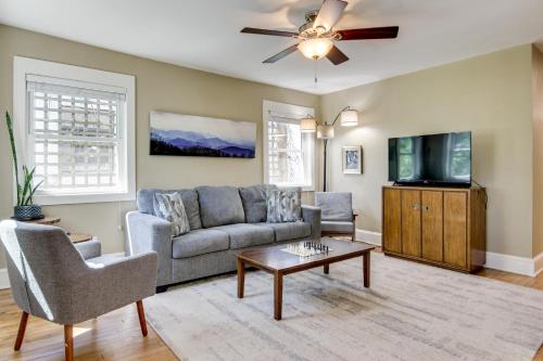 Downtown Brevard Home: Walk to Bars & Breweries! in Bravard (Észak-Karolina)