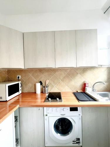 Stylish 2 Bedrooms near Metro 1 King bed & quiet retreat in Saint Mande