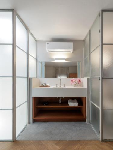 Deluxe Suite image 7