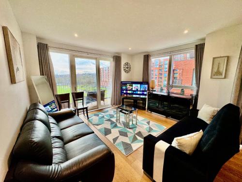 Gorgeous 2 Bedrooms 2 Bathroom, Balcony, Parking