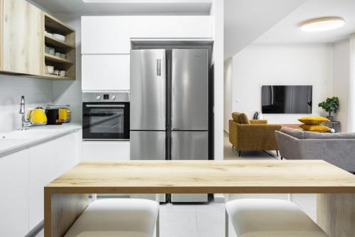 Modern Exquisite Haven in South TLV by Sea N' Rent - image 7