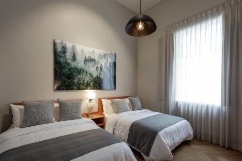 Deluxe Queen Suite image 6