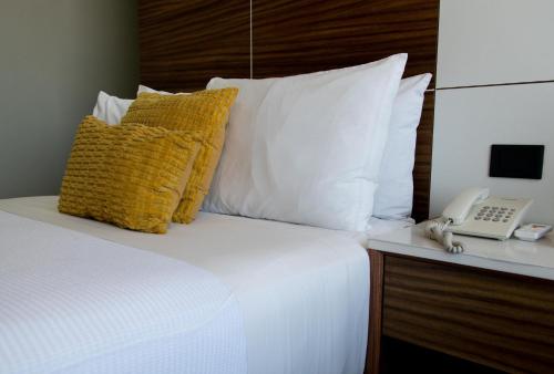Standard Queen Room image 3